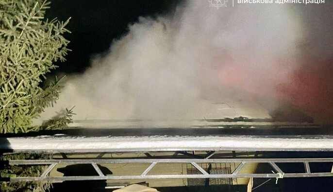 Ворог двічі за ніч атакував Запоріжжя – на місці атаки виникла пожежа