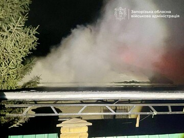 Враг дважды за ночь атаковал Запорожье – на месте атаки возник пожар