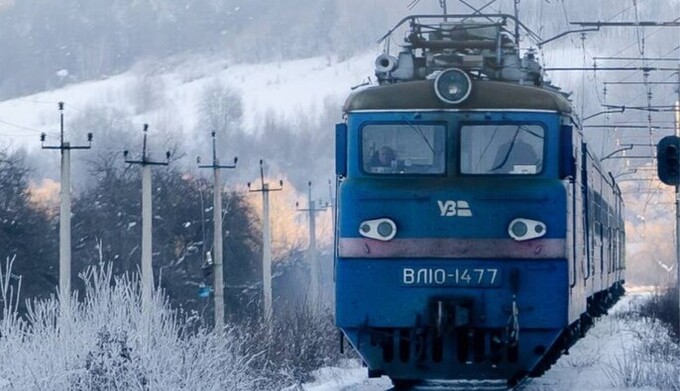 Сервисы такси вводят льготный тариф для пассажиров Укрзализныци, прибывающих во время комендантского часа