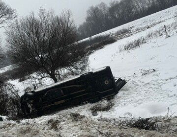 На Закарпатье через гололед перевернулся микроавтобус с детьми