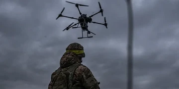 Зима більше не зупиняє війну: фронт живе за правилами дронів і погоди — NYT