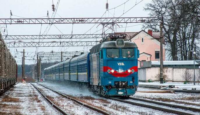 Аномальная погода затруднила движение поездов по всей Украине – Укрзализныця