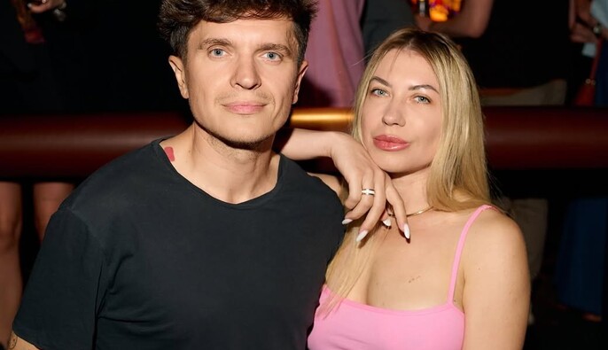 "Їхала на прощання з героєм": Анатолій Анатоліч обурився штрафом для дружини за брудний номер