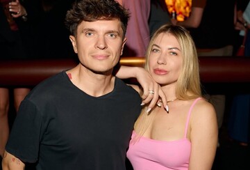 "Ехала на прощание с героем": Анатолий Анатолич возмутился штрафом для жены за грязный номер