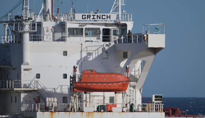 Іспанське рятувальне судно супроводжує до Марокко танкер, який порушив санкції ЄС проти РФ