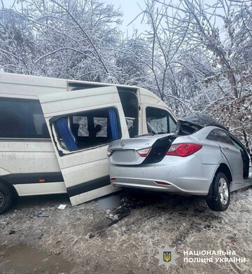 В Киевской области произошло ДТП с участием маршрутки и легковушки