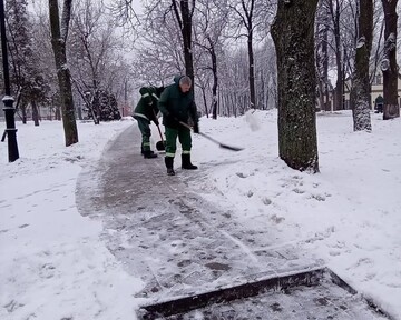 Киев очищают от снега 230 единиц техники и более 3 тысяч работников