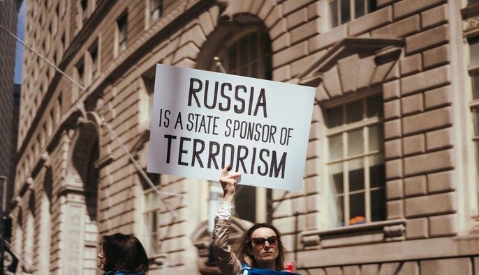 ЕС официально внес Россию в список спонсоров терроризма: какие последствия будет иметь это решение