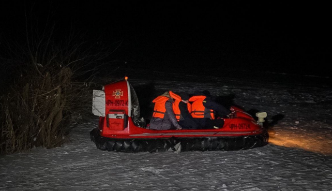 Заблукали на кордоні: рятувальники витягли українців із засніжених гір
