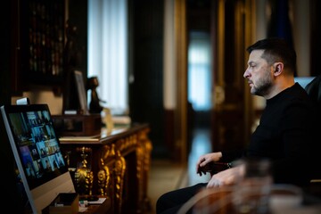 Зеленский – РФ переориентирует удары с энергетики на логистику