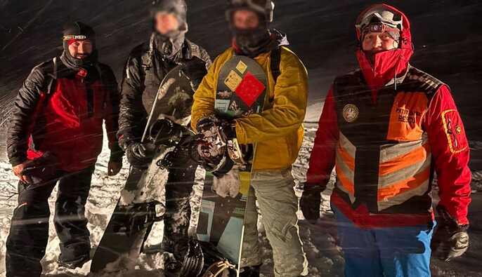 На Закарпатье работники ГСЧС спасли двух сноубордистов: подробности