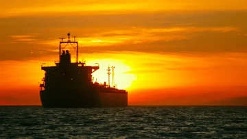 Восемь танкеров "теневого флота" прошли Ла-Маншем, несмотря на заявления Британии - BBC