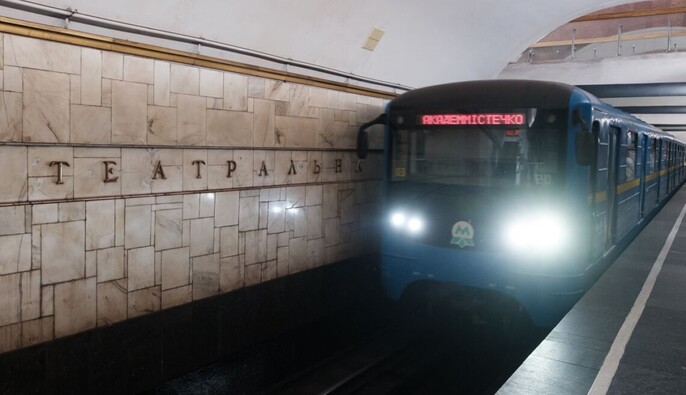 У Києві призупинили рух поїздів у метро