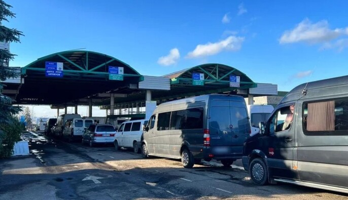 На кордоні України та Молдови повністю відновили пропуск транспорту і товарів