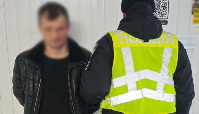 Полицейские задержали мужчину, запустившего салют в Святошинском районе Киева