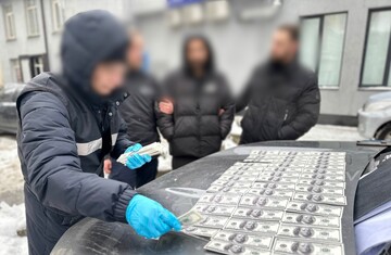 В Киеве мужчину подозревают в вымогательстве 37 тыс долларов за "решение вопросов" в ТЦК и суде