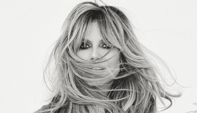 Аби подражнити шанувальників: Гайді Клум накинула шубу на голе тіло