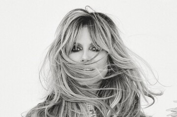 Аби подражнити шанувальників: Гайді Клум накинула шубу на голе тіло