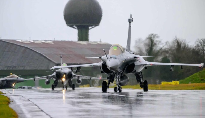 Франция провела обучение по опрокидыванию истребителей Rafale на случай угрозы