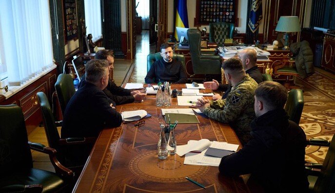 Новий раунд тристоронніх зустрічей: Зеленський провів нараду з переговорною командою 