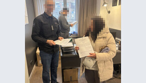 ДБР затримало посадовицю РТЦК та СП, яка за винагороду вносила зміни до реєстру військовозобов’язаних