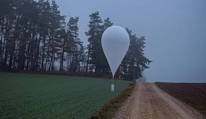 У повітряний простір Польщі знову залетіли метеокулі з боку Білорусі