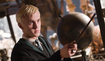 Персонаж Драко Малфой стал талисманом рока лошади в Китае.