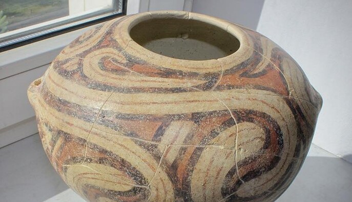 Из Украины хотели вывезти редкую трипольскую вазу без соответствующих разрешений