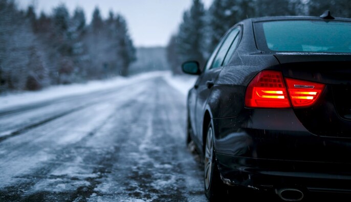 Росіяни атакували дроном авто з родиною на Сумщині: травмовано четверо людей