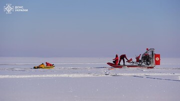 На Киевском море под лед провалился автомобиль с людьми: поиски продолжаются уже вторые сутки