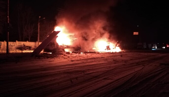 Внаслідок нічної атаки в Оболонському районі пошкоджено житлові будинки та магазин: у РДА розповіли деталі