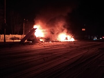 Внаслідок нічної атаки в Оболонському районі пошкоджено житлові будинки та магазин: у РДА розповіли деталі