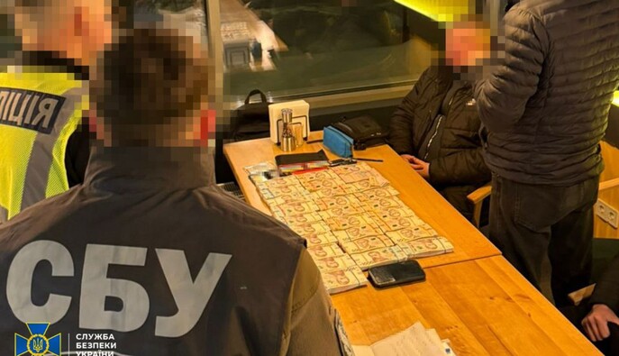 СБУ та Нацполіція затримали чиновника КМДА – підозрюють у вимаганні 1,2 млн грн хабаря