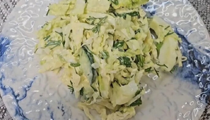 Почувствуйте аромат весны в феврале: как приготовить салат из пекинской капусты