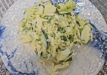 Почувствуйте аромат весны в феврале: как приготовить салат из пекинской капусты