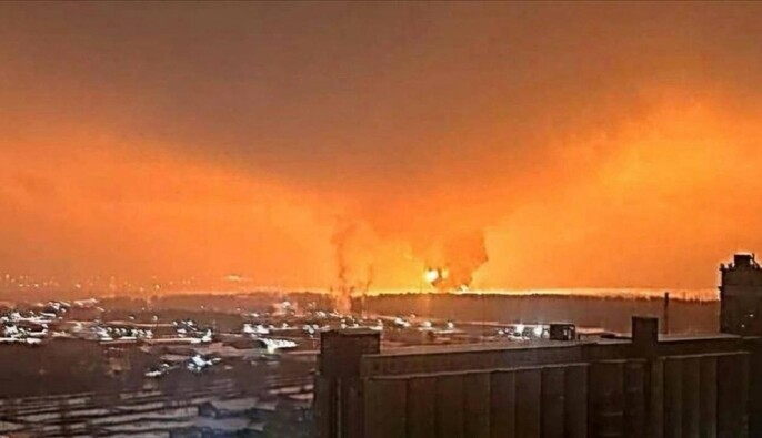 Силы обороны нанесли удар по нефтебазе в Саратовской области РФ и военным объектам на ТОТ