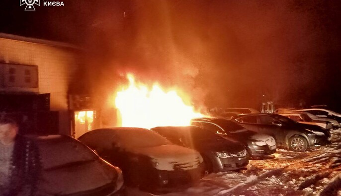 Спасатели ликвидировали пожар в трансформаторной подстанции в Киеве