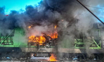 Загорелся электропоезд: войска РФ ударили по Сумщине