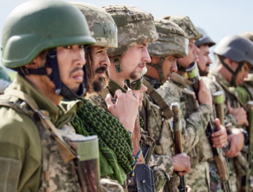 Украина распустила интернациональный легион, переведя иностранцев в штурмовые войска – Le Monde   