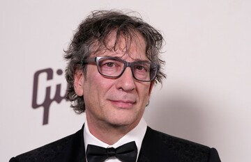 Суд в США отклонил три иска, обвиняющих писателя Нила Геймана в сексуальном насилии