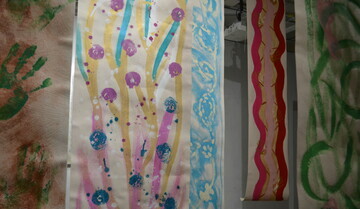 "Нам треба самим у світ світити": триває виставка тілесної практики мисткині Діани Чмих  про шлях усередину