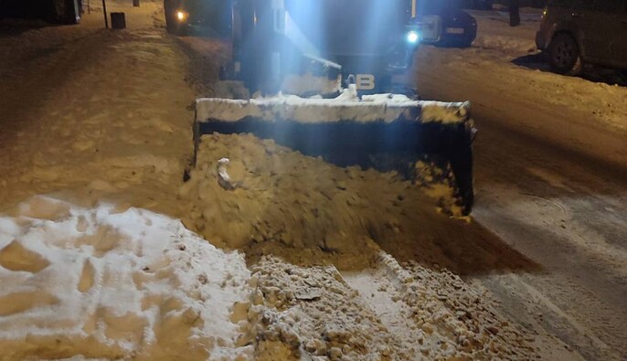 У Києві для розчищення вулиць задіяні 105 одиниць спецтехніки