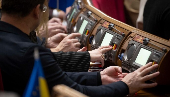 Рада поддержала годовую отсрочку для мужчин 18-25 лет после годового контракта