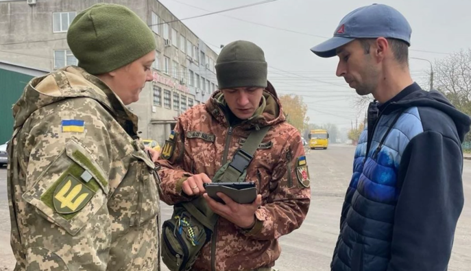 Нападение на ТЦК в Одессе: военных госпитализировали после применения слезоточивого газа