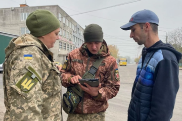Напад на ТЦК в Одесі: військових госпіталізували після застосування сльозогінного газу