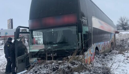У Львівській області автобус із пасажирами зʼїхав у кювет, є постраждалі