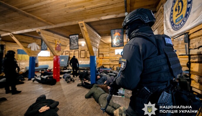 У Київській області під прикриттям реабілітаційного центру утримували майже 60 осіб у трудовому рабстві