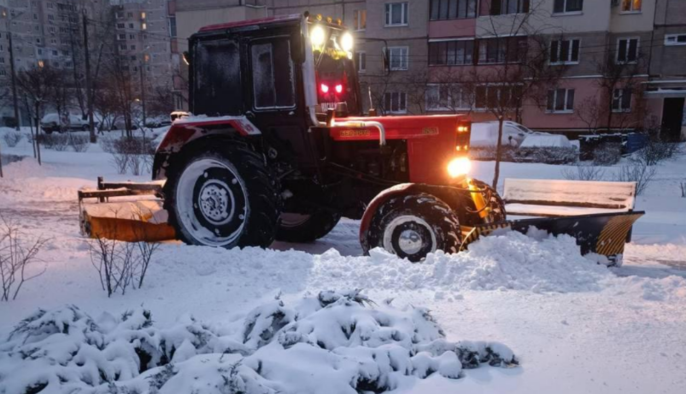 Ночью Киев убирали 289 единиц спецтехники КК «Киевавтодор»