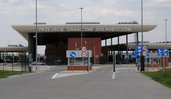 У громадянина Естонії на пункті пропуску між Польщею та Україною знайшли гранату: людей евакуювали