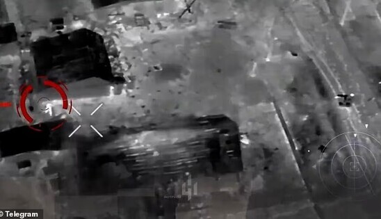 Український робот вступає у бій з російським солдатом: в мережі публікують кадри